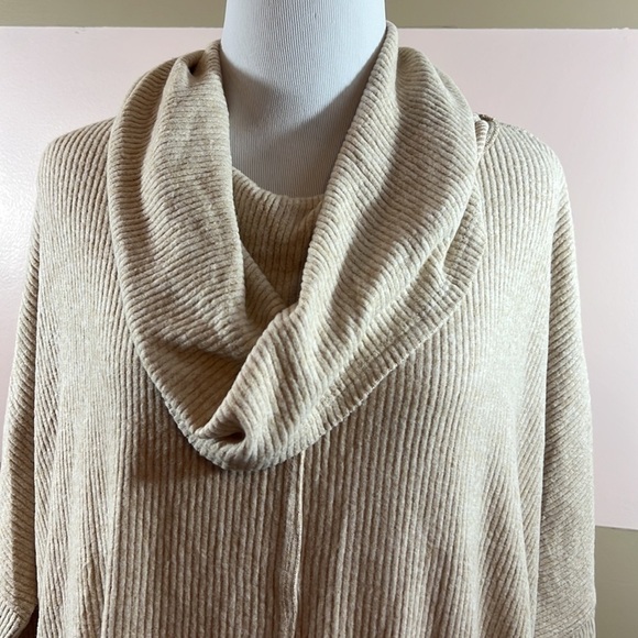 Status by Chenault Oatmeal Cowl Neck Sweater Size small - Picture 2 of 8